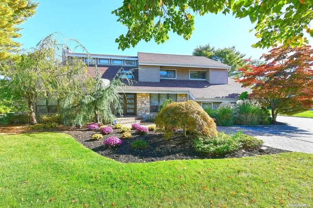 14 Swarthmore Lane Dix Hills NY 11746
