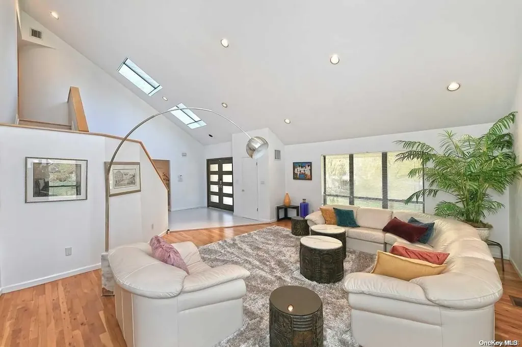 14 Swarthmore Lane Dix Hills NY 11746