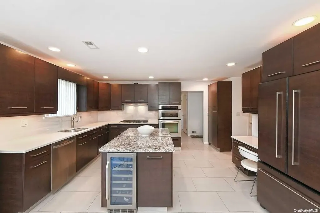 14 Swarthmore Lane Dix Hills NY 11746