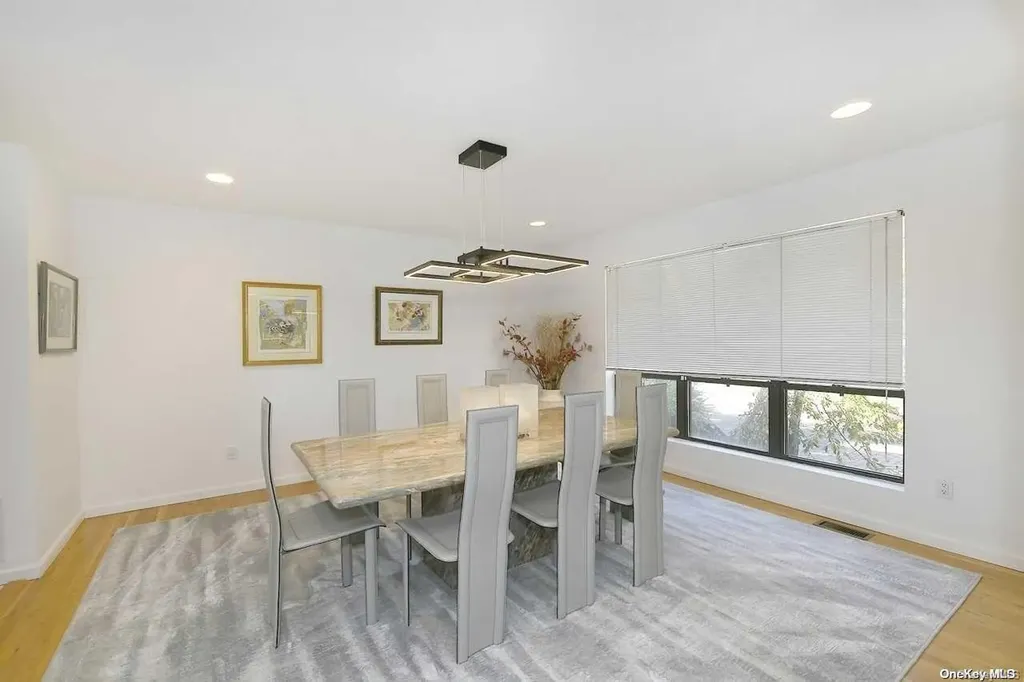 14 Swarthmore Lane Dix Hills NY 11746