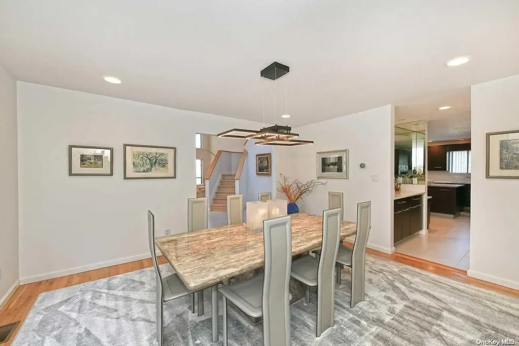 14 Swarthmore Lane Dix Hills NY 11746