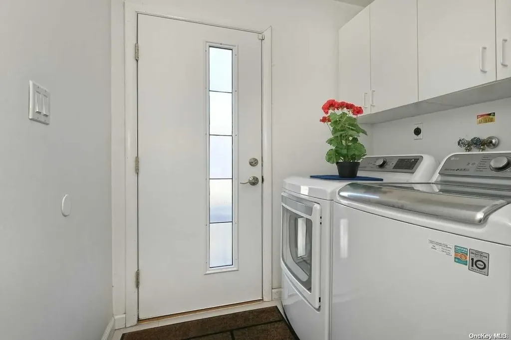 14 Swarthmore Lane Dix Hills NY 11746