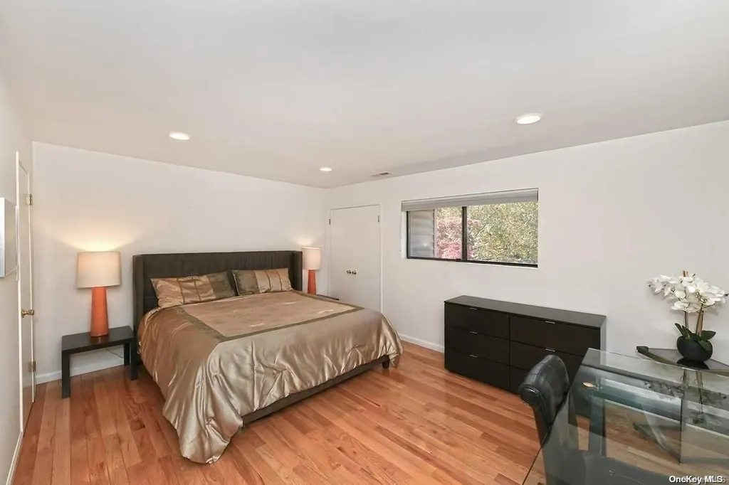 14 Swarthmore Lane Dix Hills NY 11746