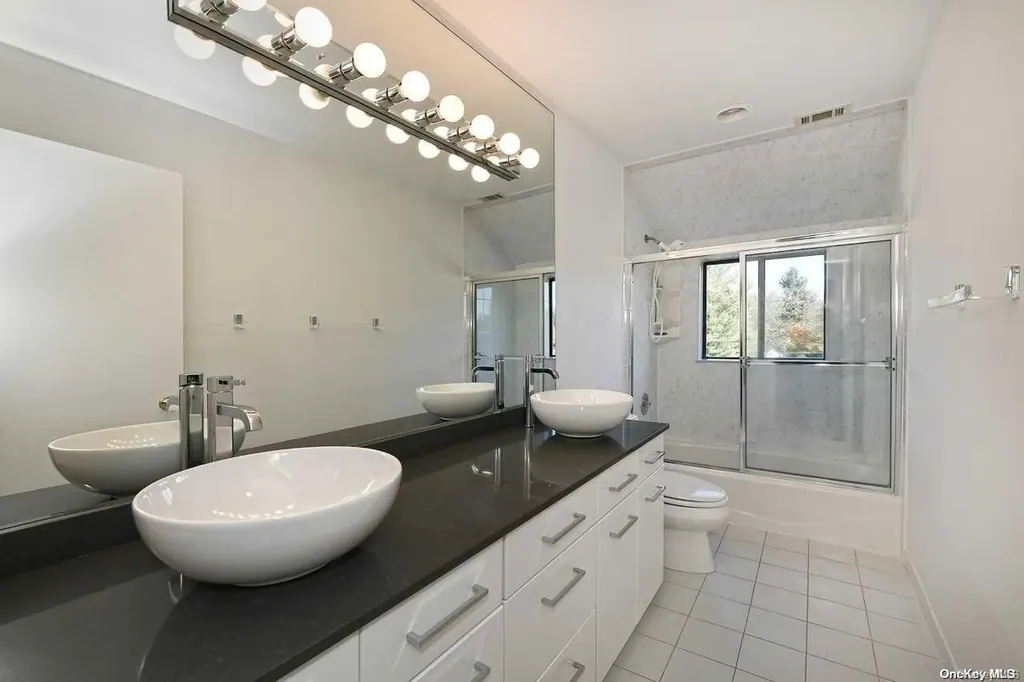 14 Swarthmore Lane Dix Hills NY 11746