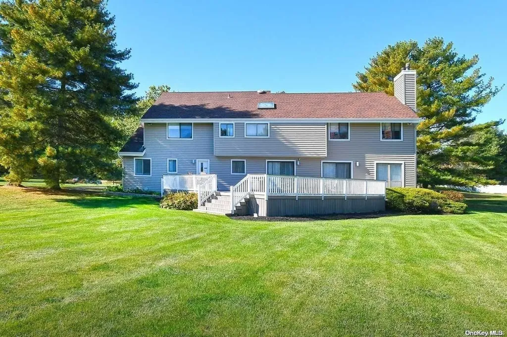 14 Swarthmore Lane Dix Hills NY 11746