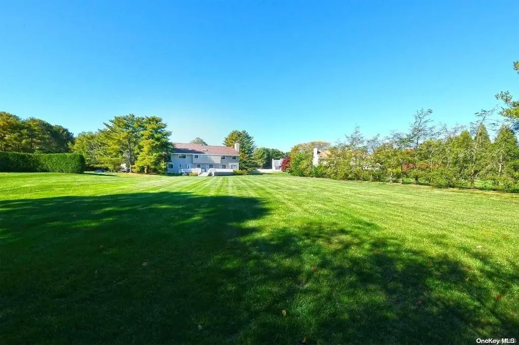 14 Swarthmore Lane Dix Hills NY 11746