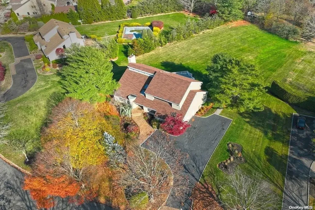 14 Swarthmore Lane Dix Hills NY 11746