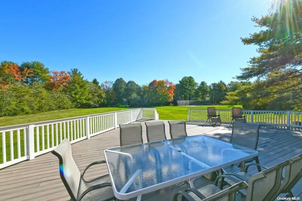 14 Swarthmore Lane Dix Hills NY 11746