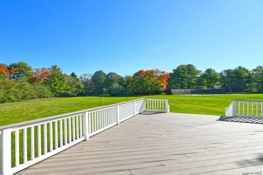 14 Swarthmore Lane Dix Hills NY 11746