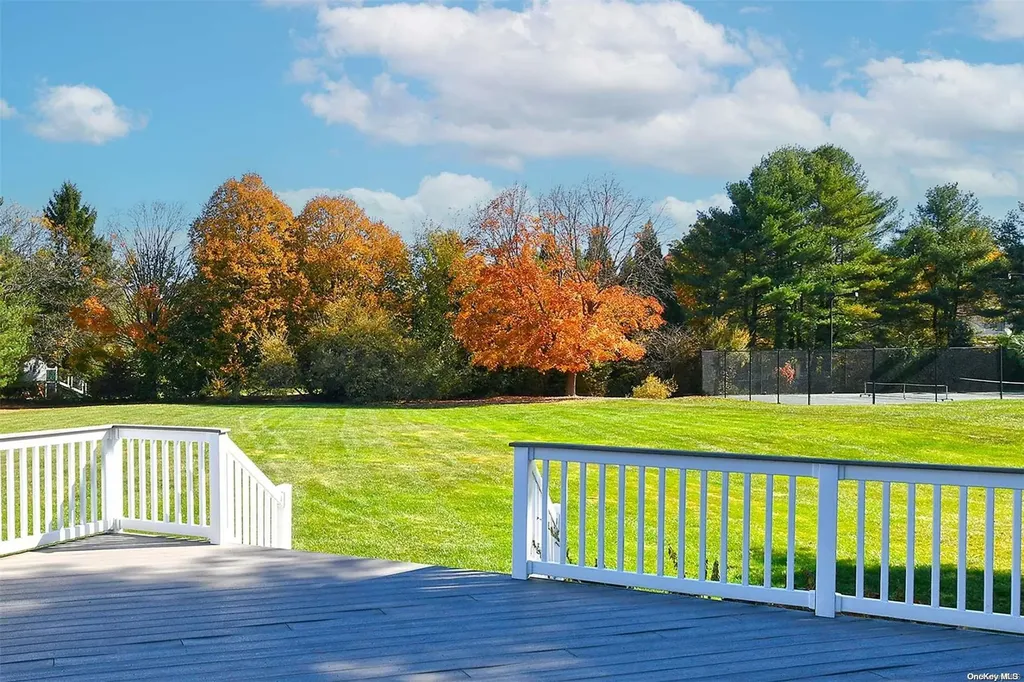 14 Swarthmore Lane Dix Hills NY 11746