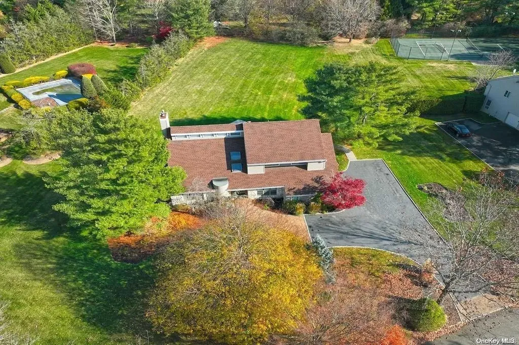 14 Swarthmore Lane Dix Hills NY 11746