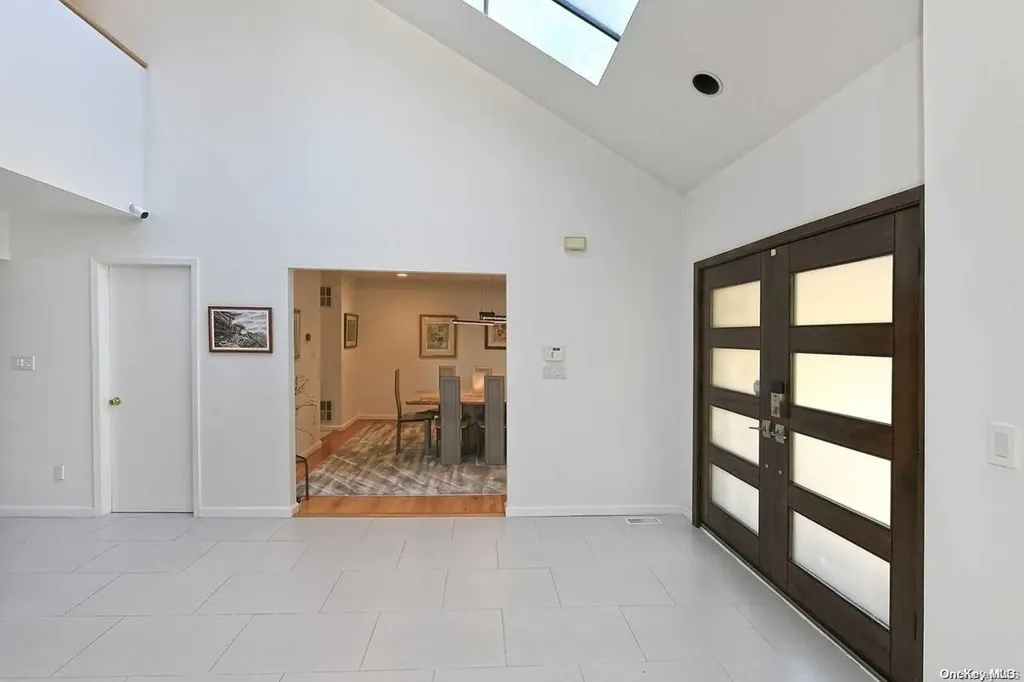 14 Swarthmore Lane Dix Hills NY 11746