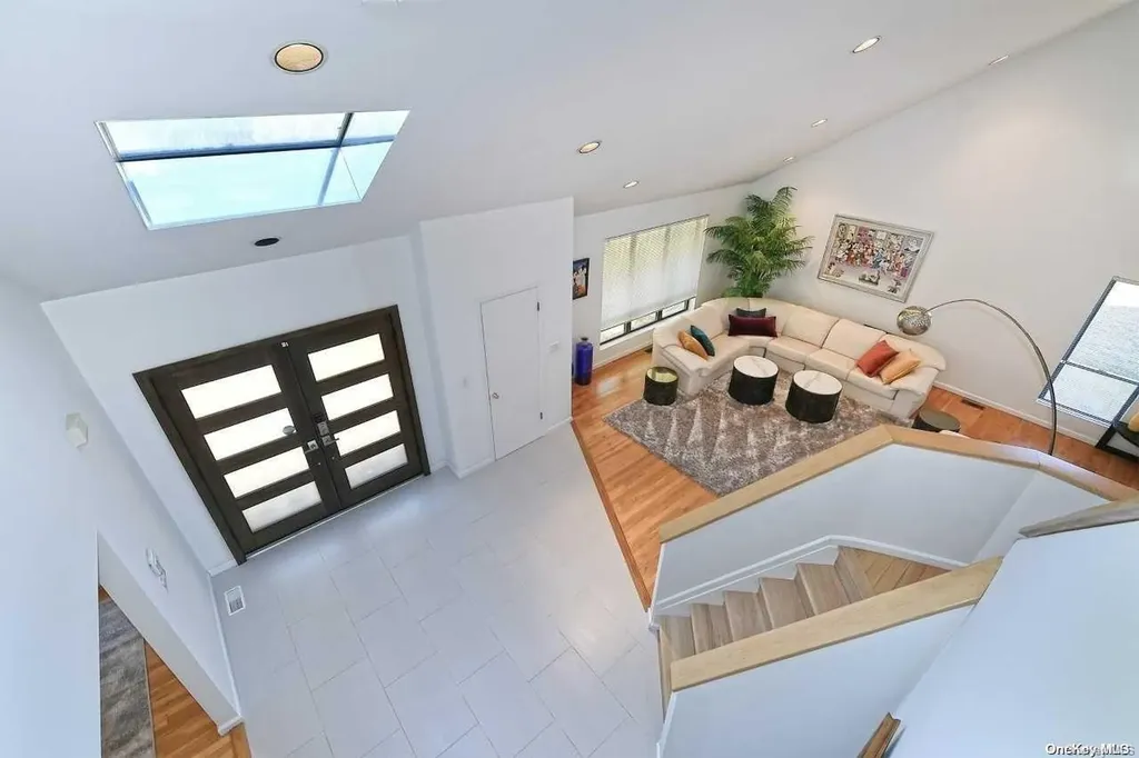 14 Swarthmore Lane Dix Hills NY 11746