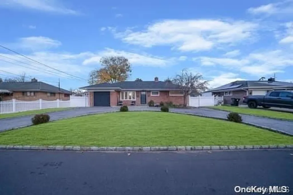 1079 Thompson Drive Bay Shore NY 11706