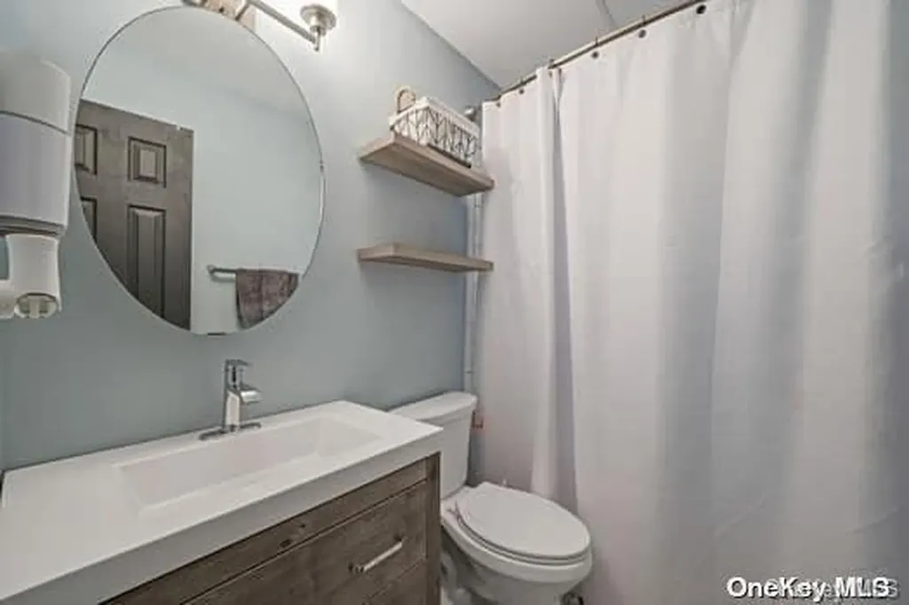 1079 Thompson Drive Bay Shore NY 11706