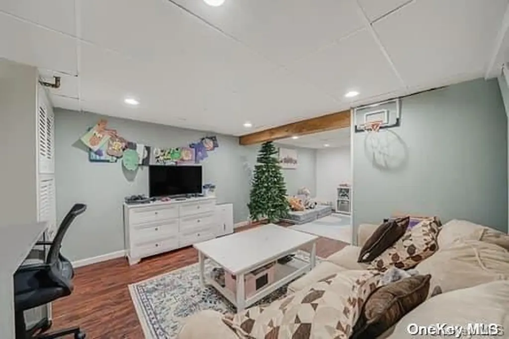 1079 Thompson Drive Bay Shore NY 11706