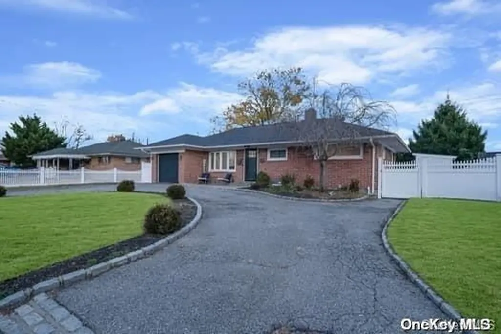 1079 Thompson Drive Bay Shore NY 11706
