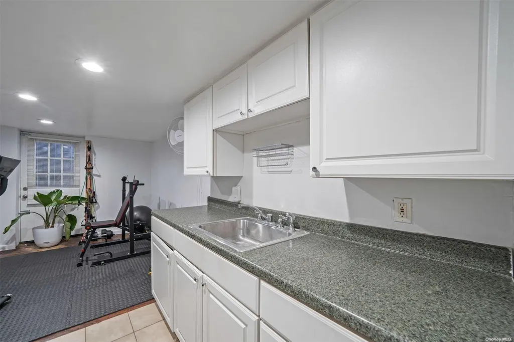 1079 Thompson Drive Bay Shore NY 11706