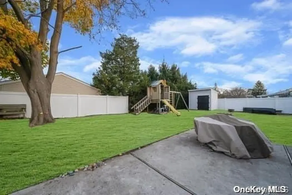 1079 Thompson Drive Bay Shore NY 11706