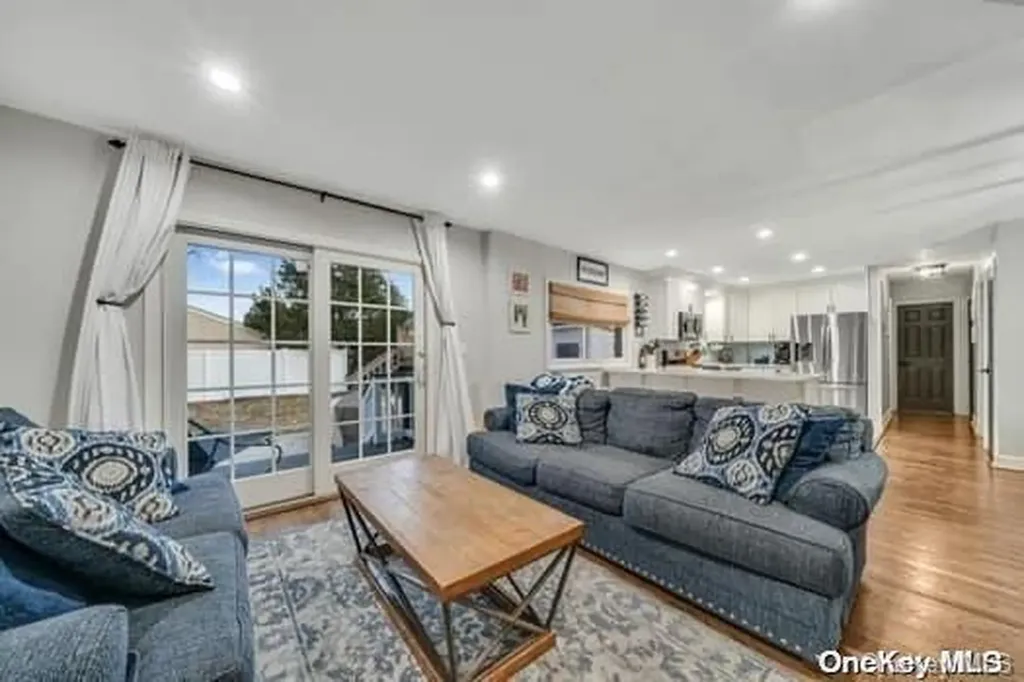 1079 Thompson Drive Bay Shore NY 11706