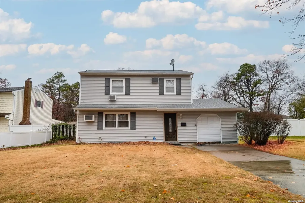 15 2nd Place Central Islip NY 11722