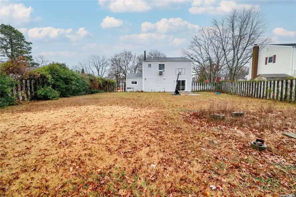 15 2nd Place Central Islip NY 11722