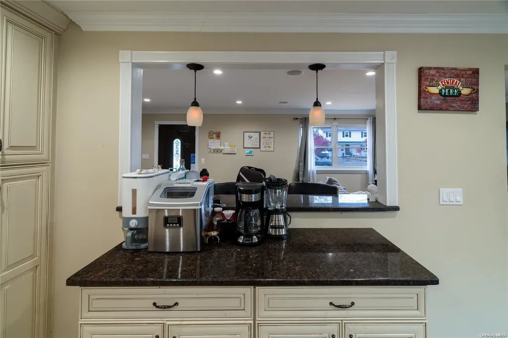 15 2nd Place Central Islip NY 11722