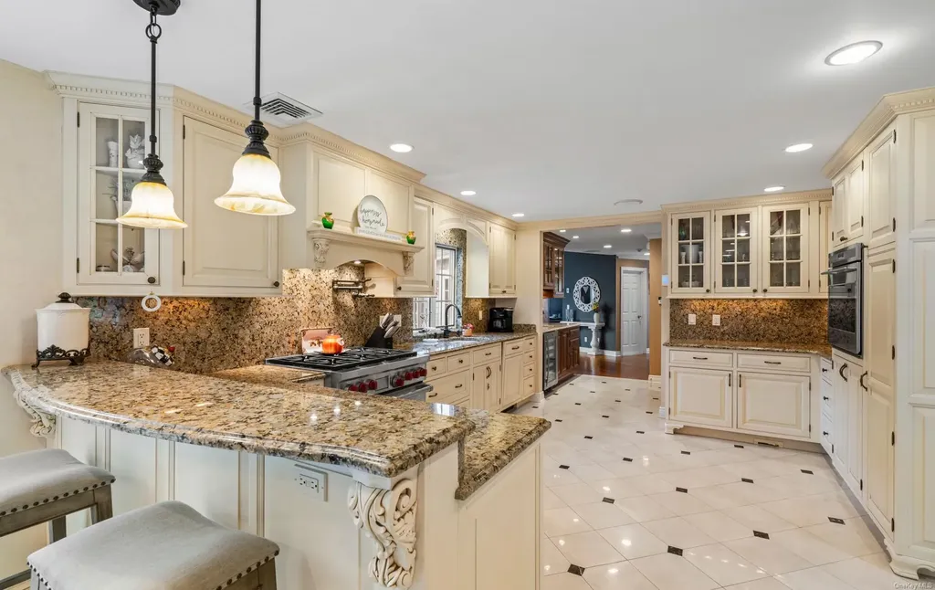 47 Viola Drive Glen Cove NY 11542