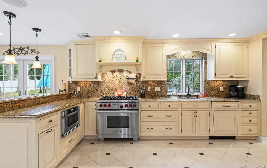 47 Viola Drive Glen Cove NY 11542
