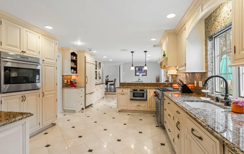 47 Viola Drive Glen Cove NY 11542