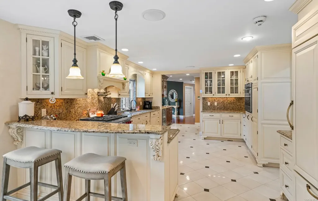 47 Viola Drive Glen Cove NY 11542