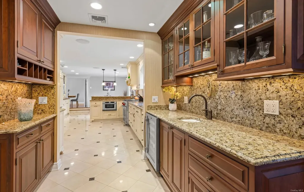 47 Viola Drive Glen Cove NY 11542