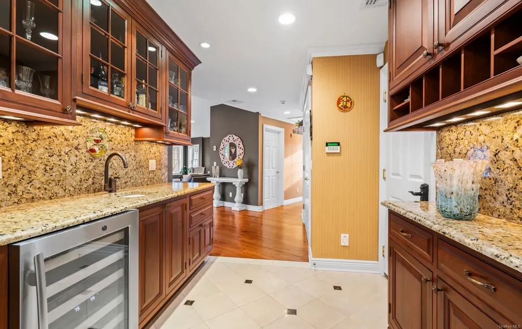 47 Viola Drive Glen Cove NY 11542