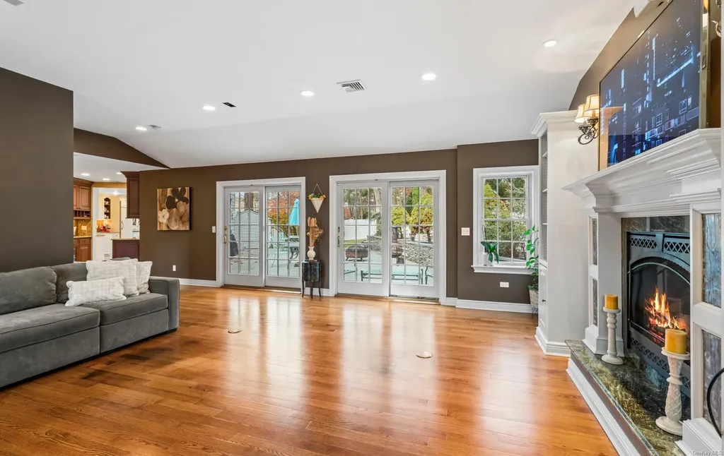 47 Viola Drive Glen Cove NY 11542