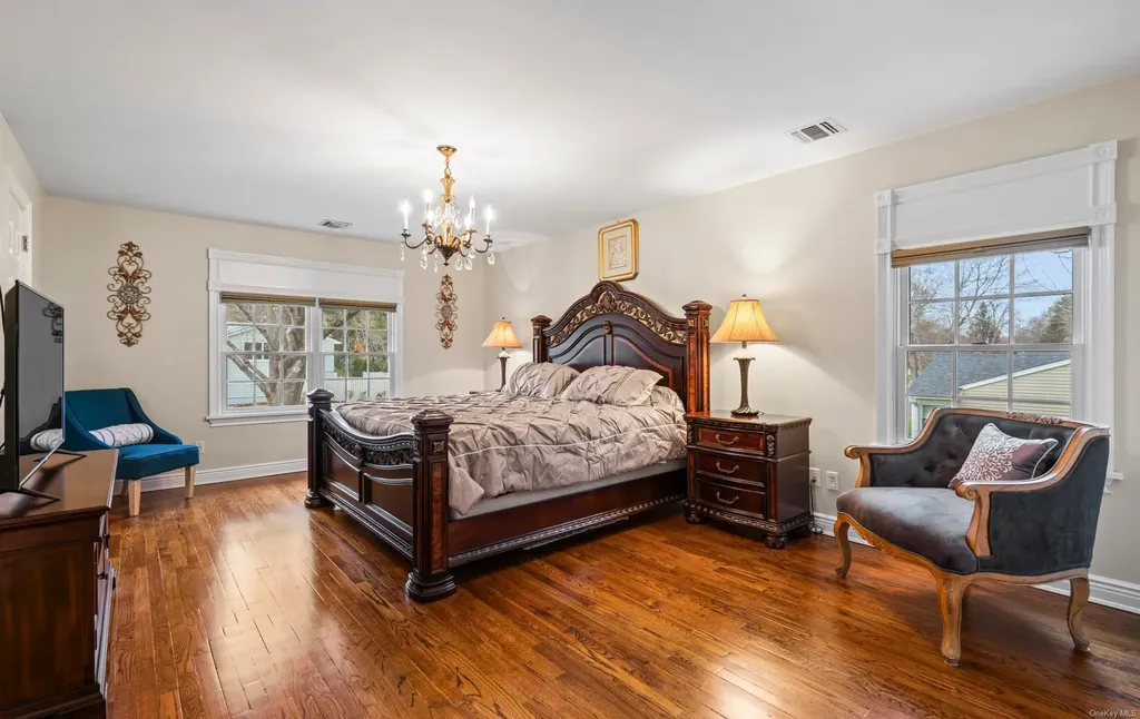 47 Viola Drive Glen Cove NY 11542