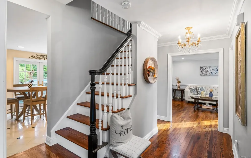 47 Viola Drive Glen Cove NY 11542