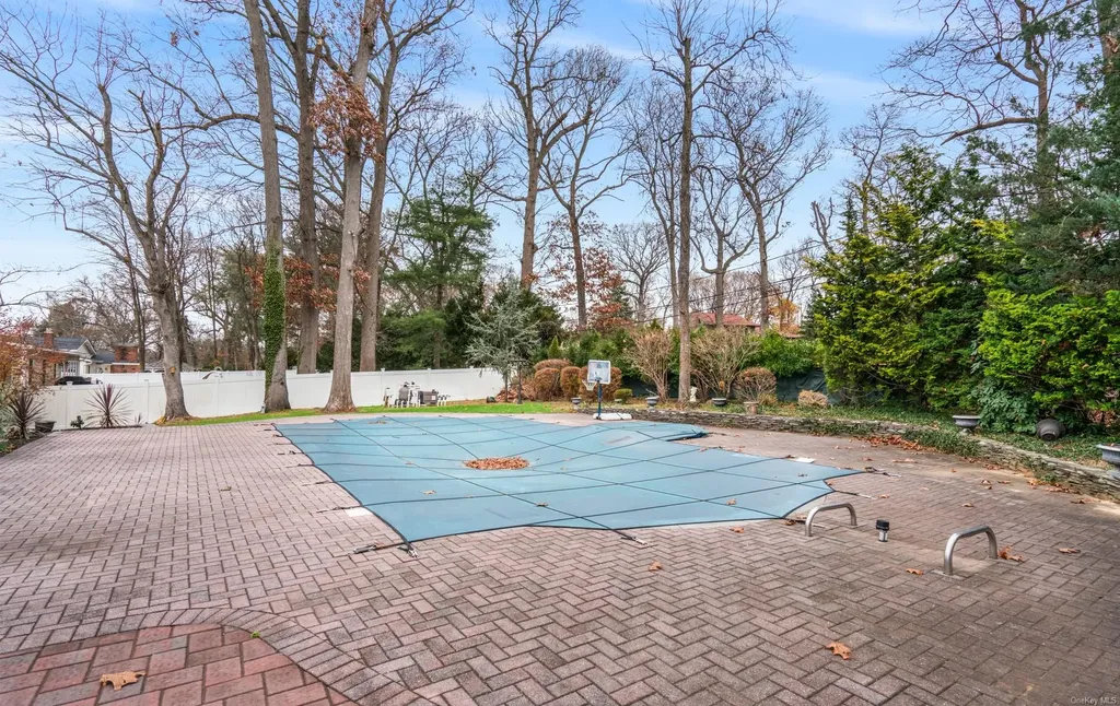 47 Viola Drive Glen Cove NY 11542