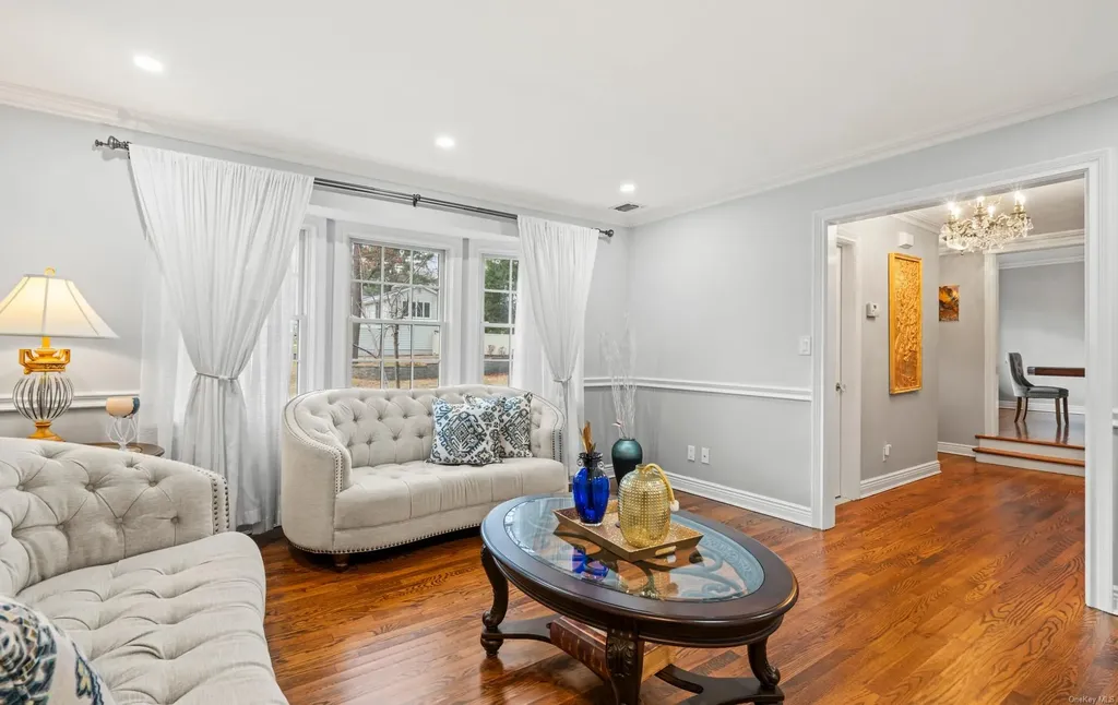 47 Viola Drive Glen Cove NY 11542