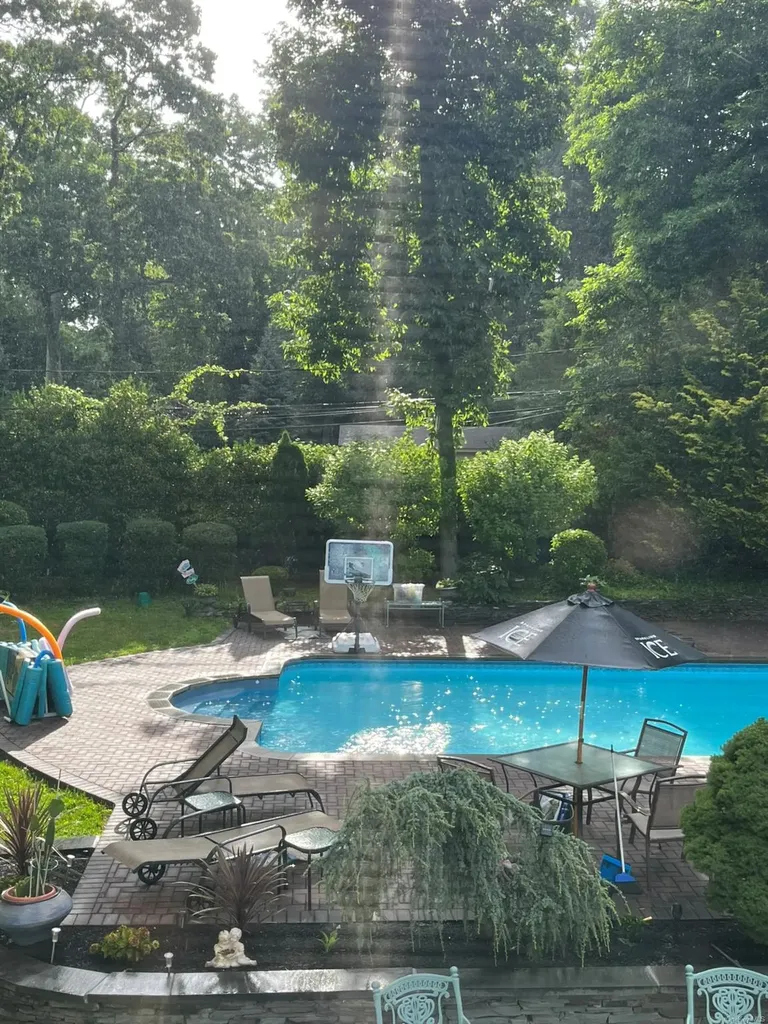 47 Viola Drive Glen Cove NY 11542