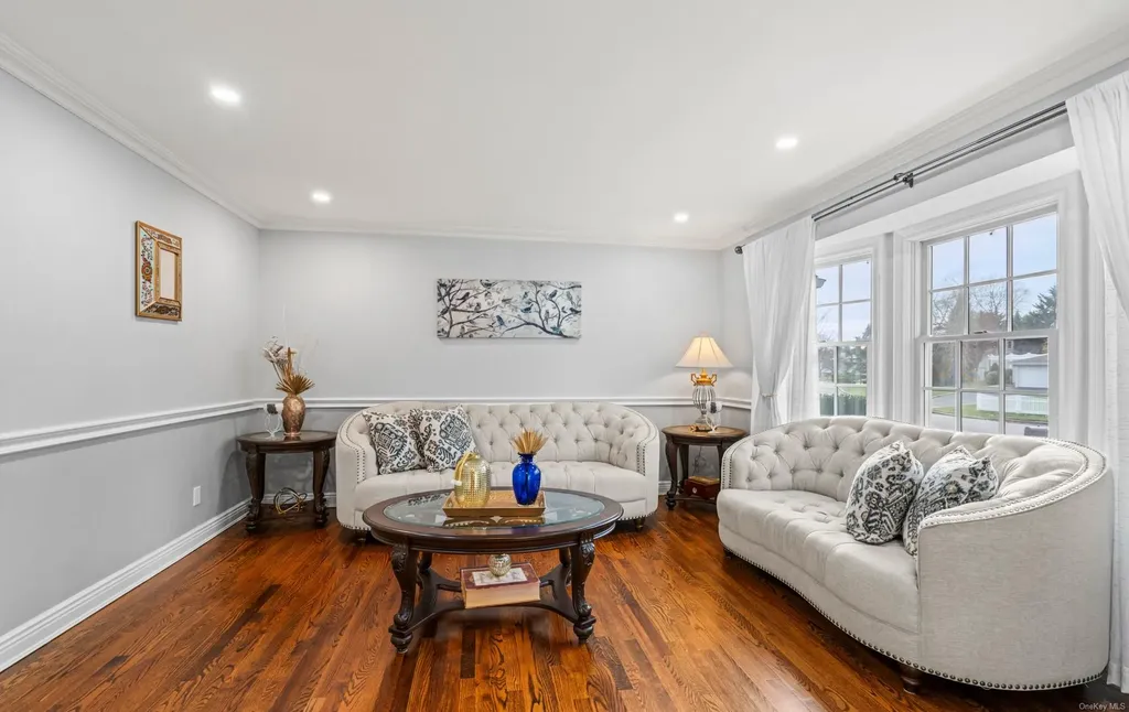 47 Viola Drive Glen Cove NY 11542
