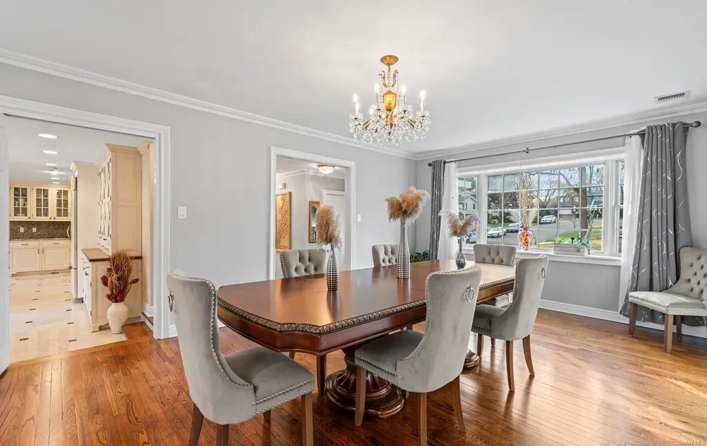 47 Viola Drive Glen Cove NY 11542