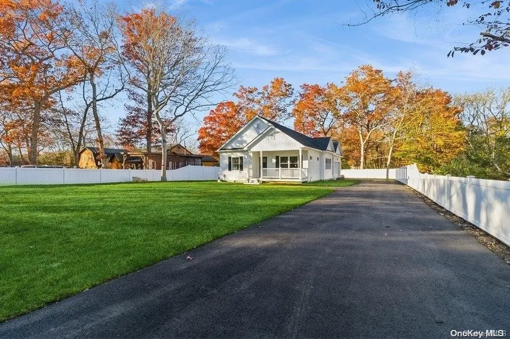 48 Avon Lane Middle Island NY 11953