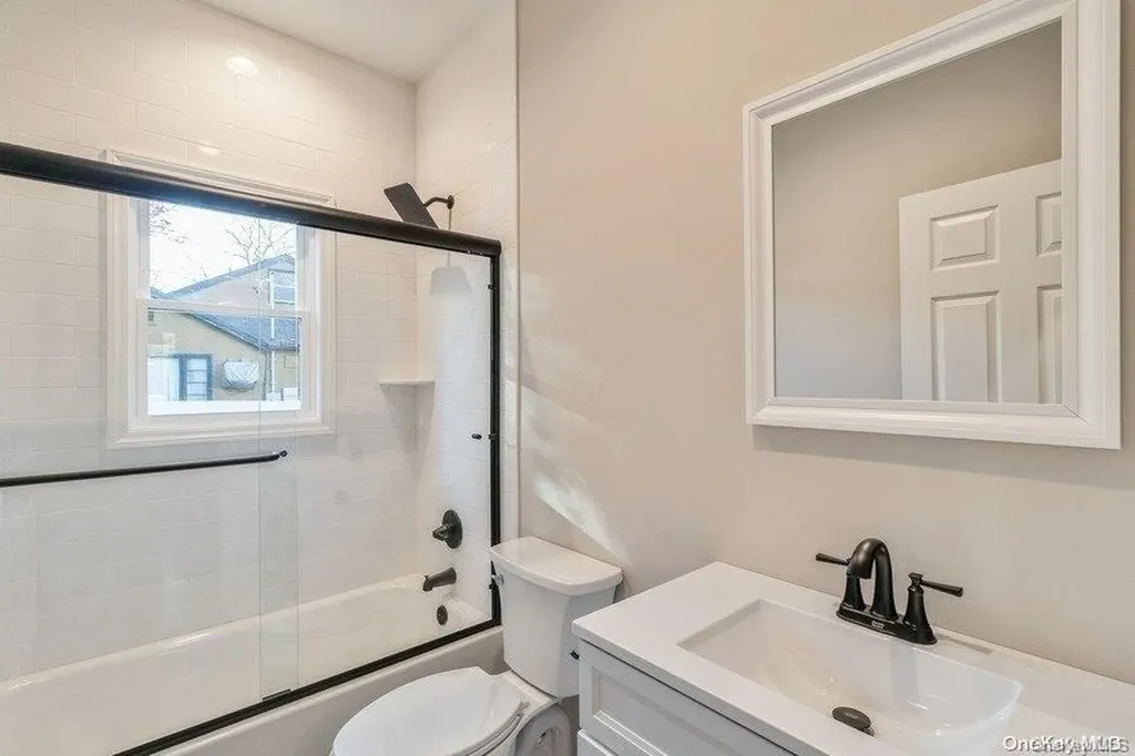48 Avon Lane Middle Island NY 11953