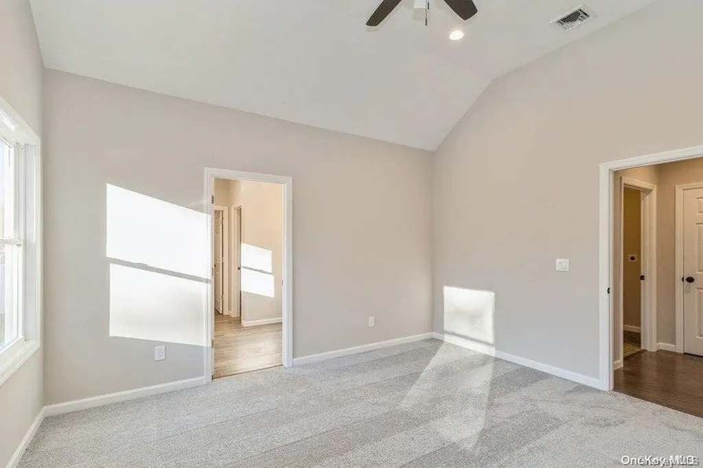 48 Avon Lane Middle Island NY 11953
