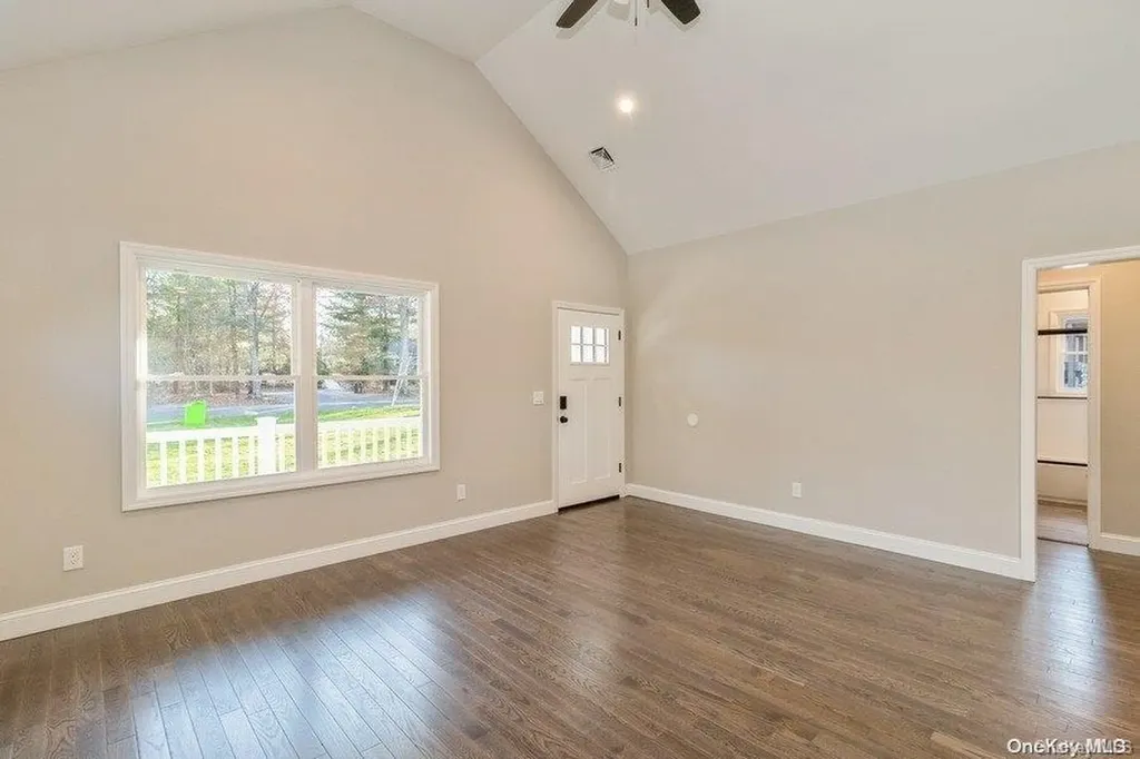 48 Avon Lane Middle Island NY 11953