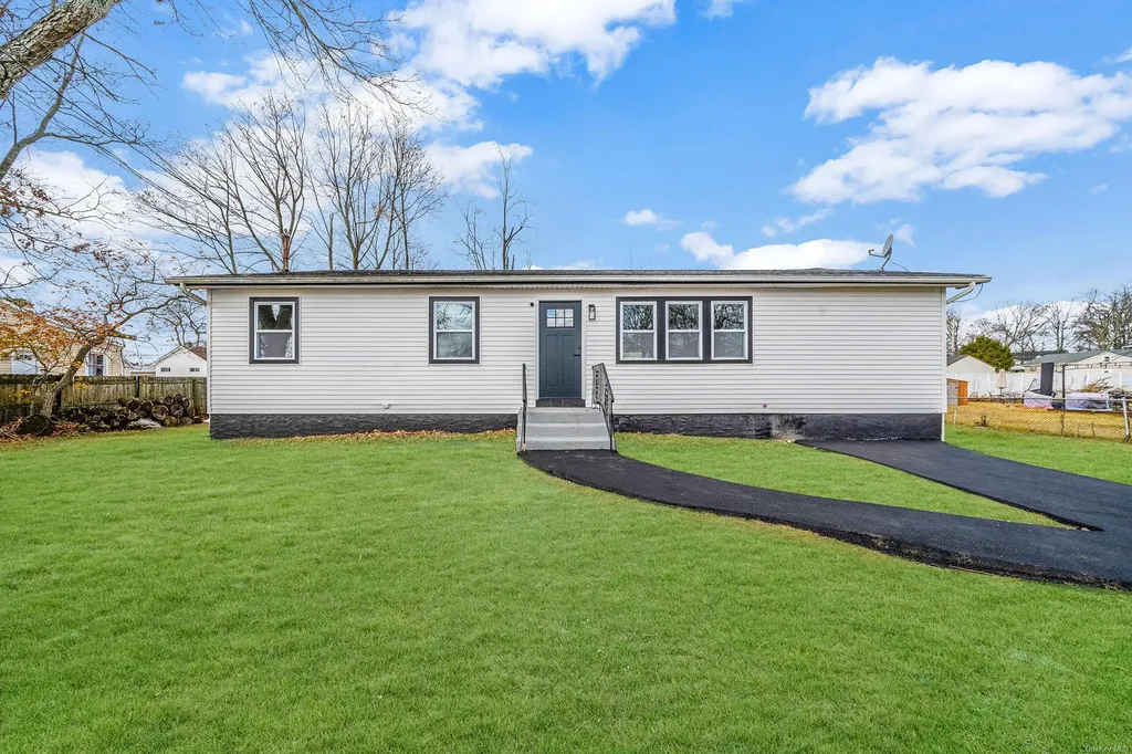 64 Crown Street Deer Park NY 11729
