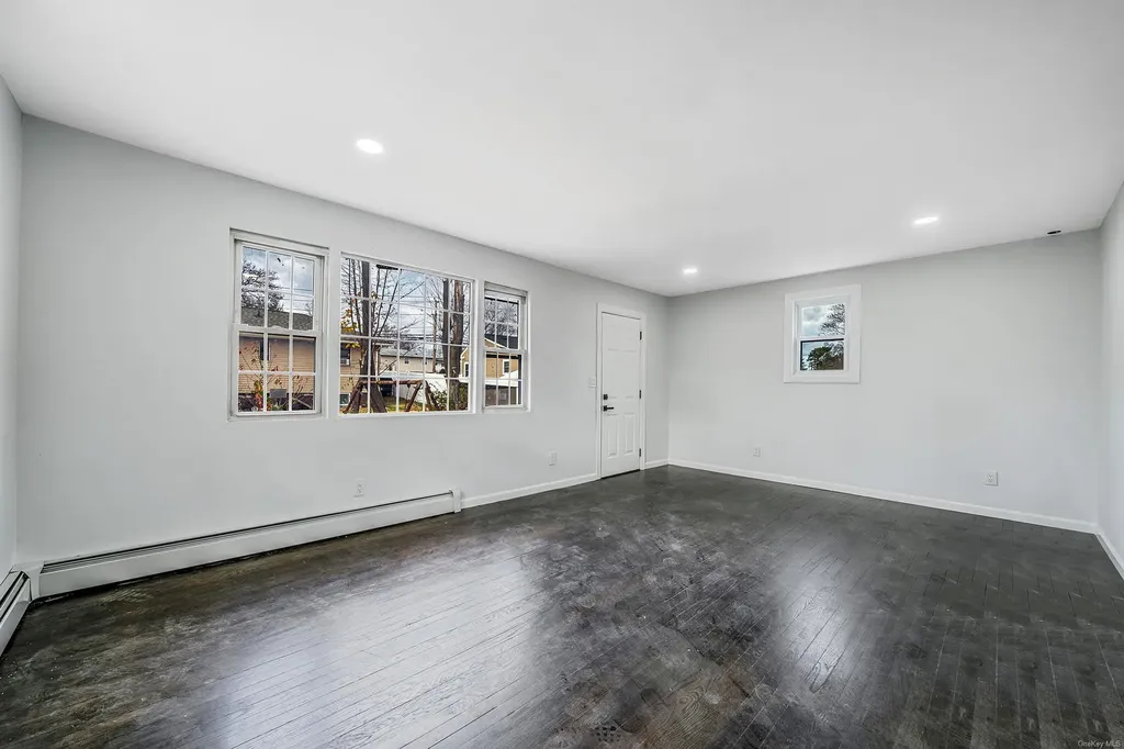 64 Crown Street Deer Park NY 11729