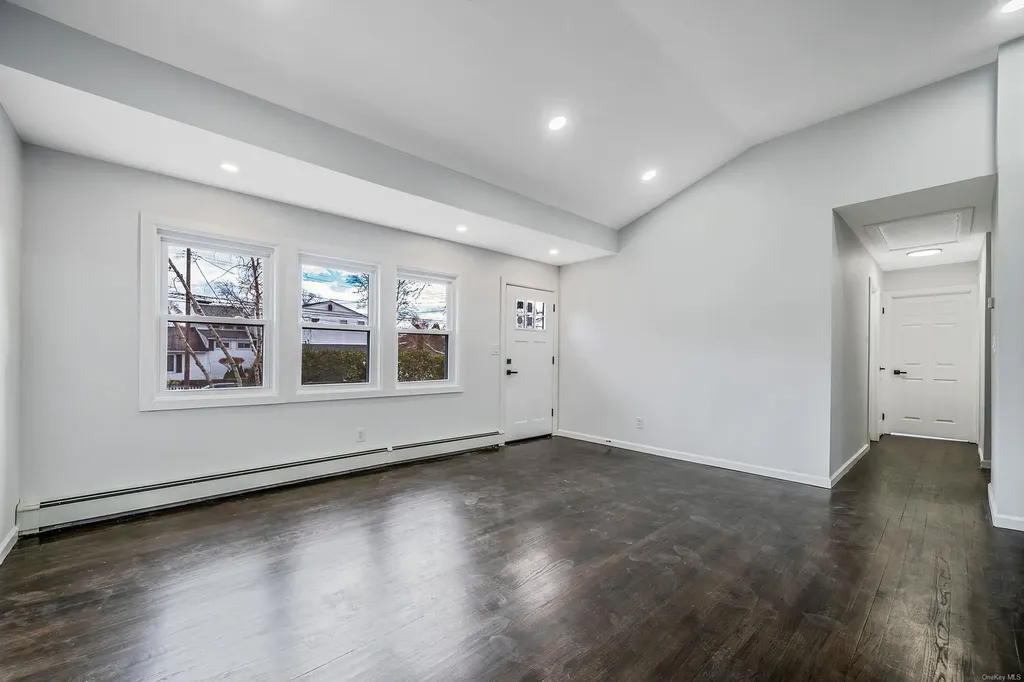 64 Crown Street Deer Park NY 11729
