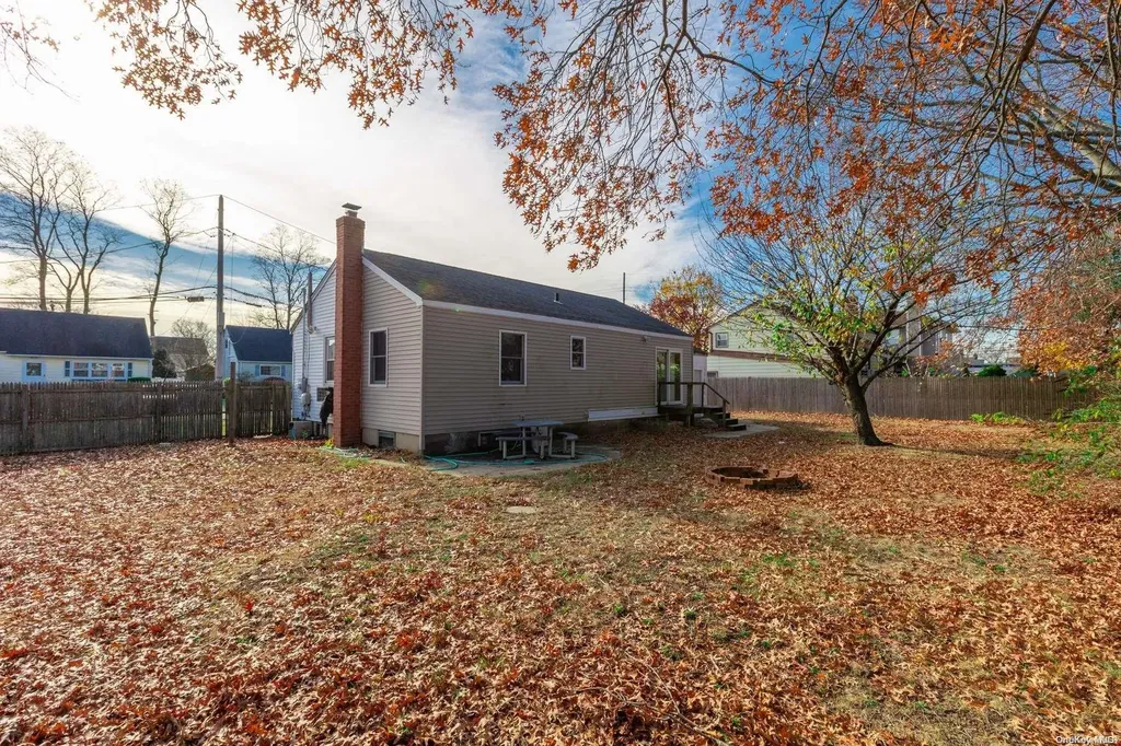 617 Peconic Avenue West Babylon NY 11704