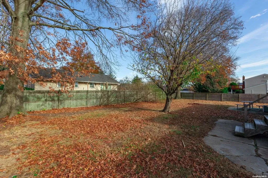 617 Peconic Avenue West Babylon NY 11704